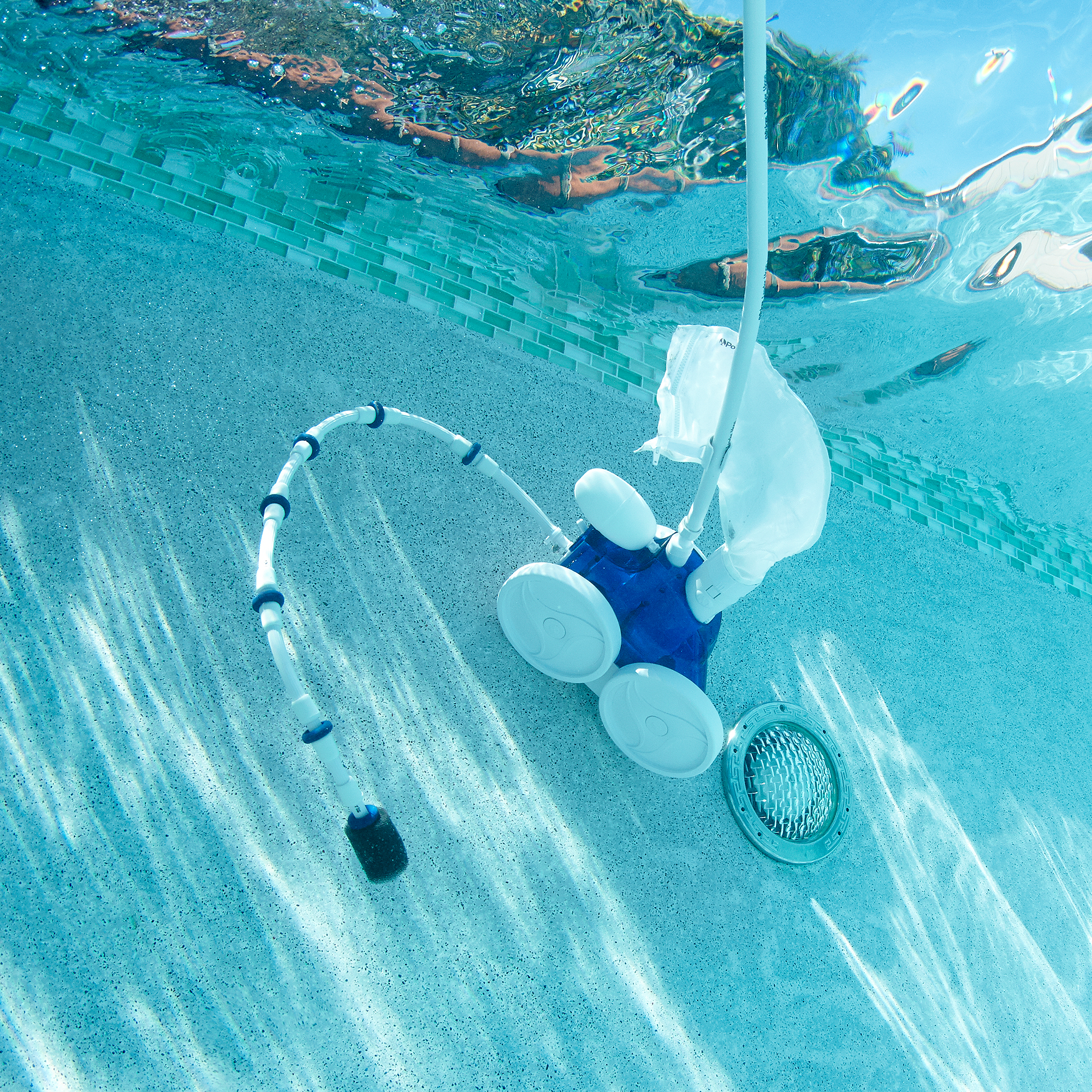 Polaris 380 Pressure Automatic Pool Cleaner Cleaning Pool Wall