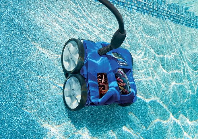 Polaris Quattro Sport in Pool
