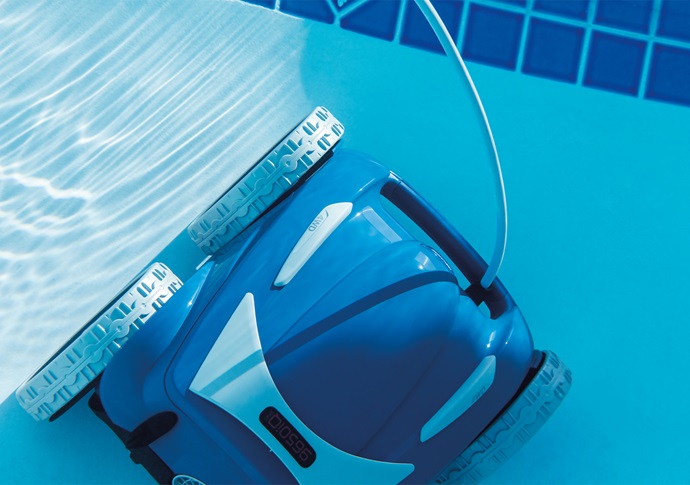 Polaris Robotic Cleaner in Pool